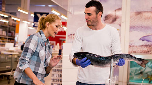 ¿Por qué una mujer sueña con comprar un pez grande?
