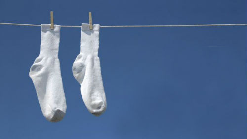 Use calcetines blancos en un sueño