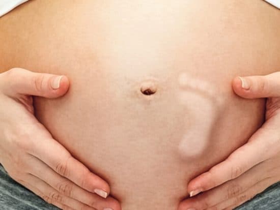 ¿Por qué soñar con embarazo y bebé en movimiento?